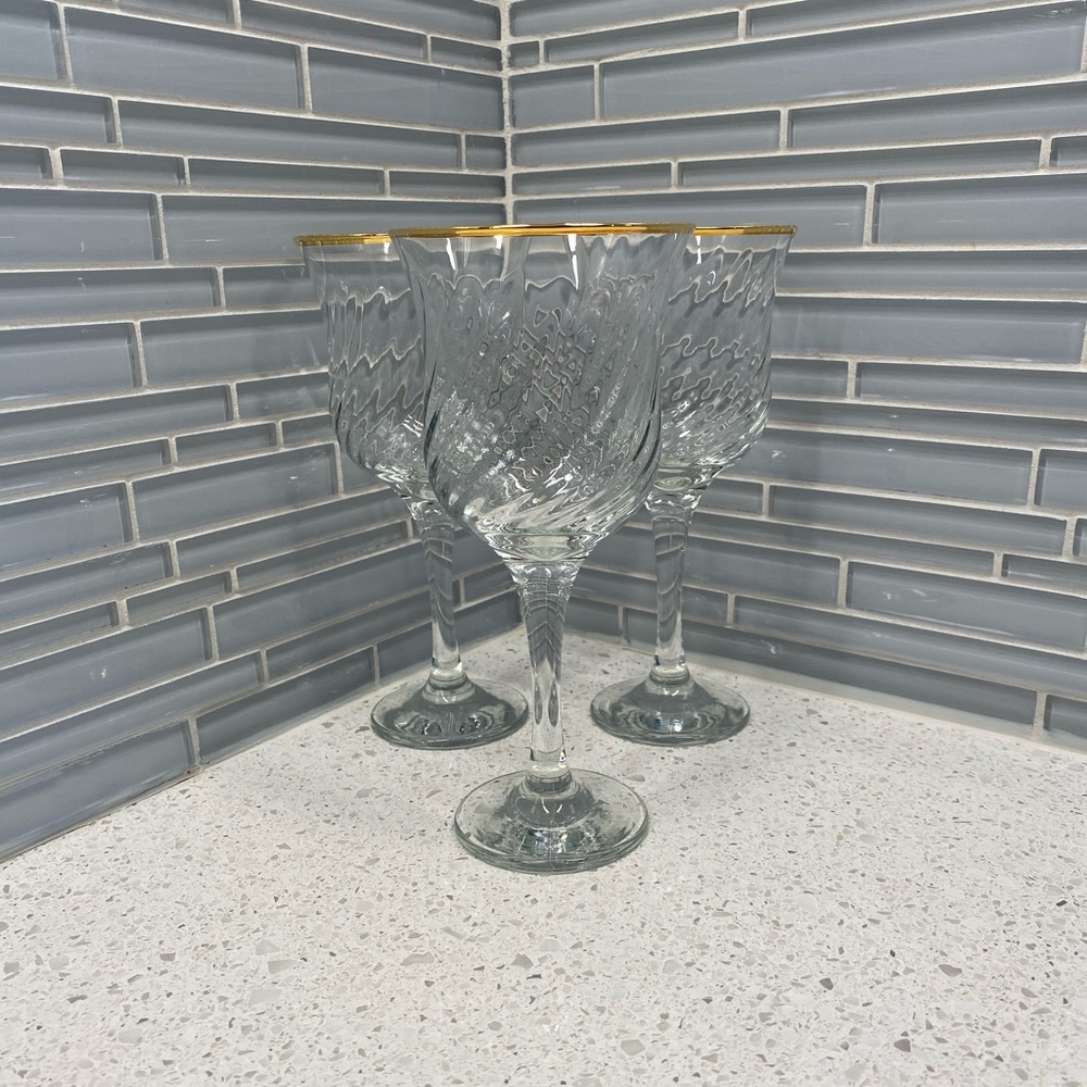 Circleware Maxim Gold Rim Ribbed Wine Goblet Glass 7 7/8” Tall Set Of 3